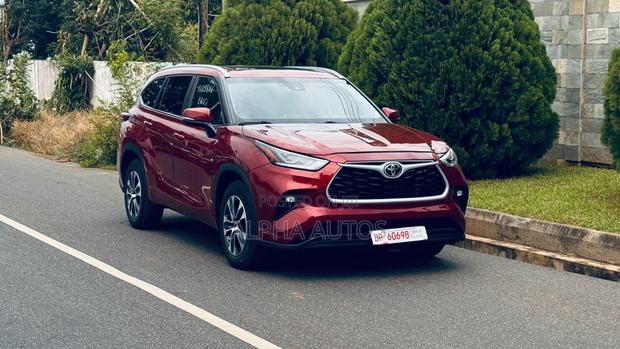 Toyota Highlander XLE AWD 2023 Red