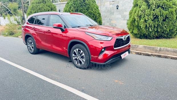 Toyota Highlander XLE AWD 2023 Red