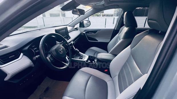 Toyota RAV4 XLE Premium AWD 2019 Gray