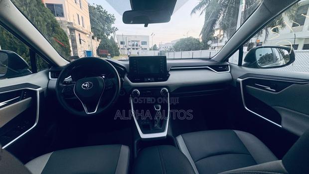 Toyota RAV4 XLE Premium AWD 2019 Gray