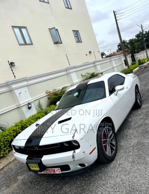 Dodge Challenger SXT AWD 2019 White