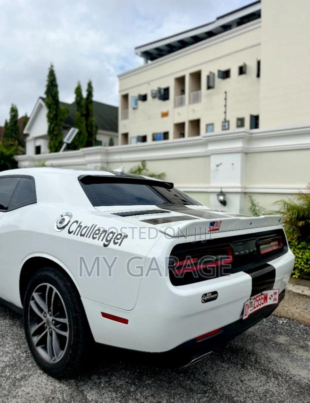 Dodge Challenger SXT AWD 2019 White