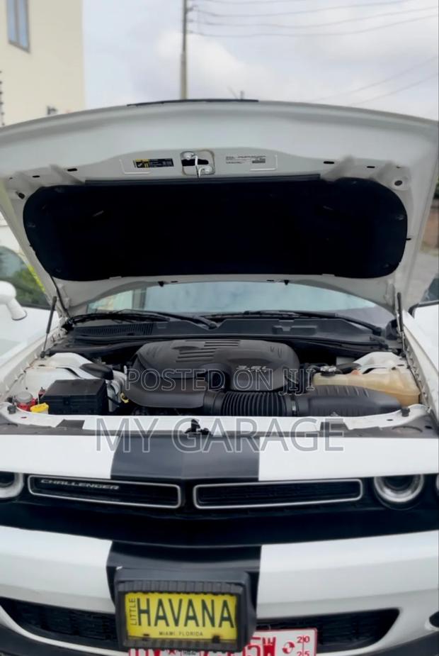 Dodge Challenger SXT AWD 2019 White