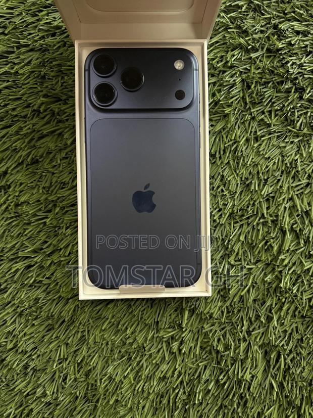 New Apple iPhone 17 Pro Max 256 GB Blue photo 2