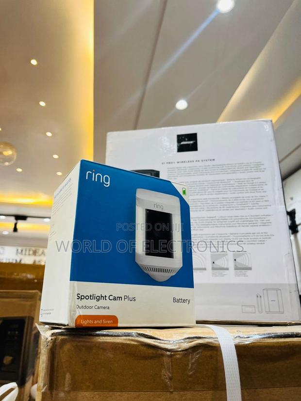 Super Ring Spotlight Cam Plus | Outdoor Home Security Camera · Photo 2