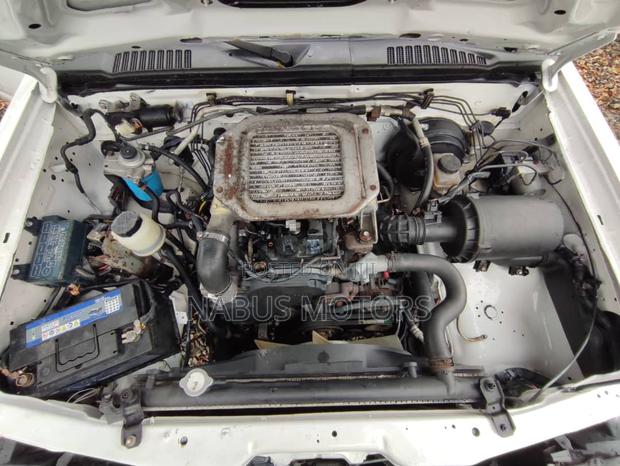 Nissan Hardbody 2014 White