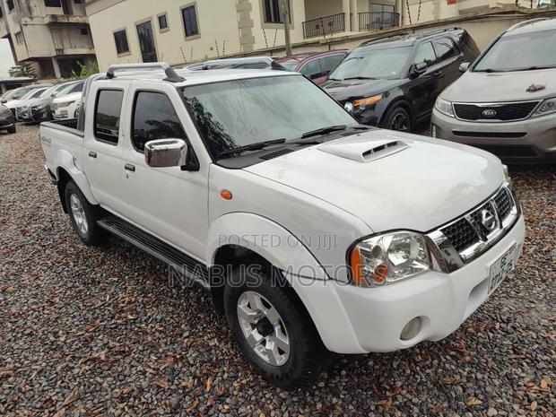 Nissan Hardbody 2014 White