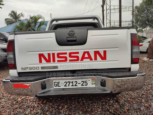Nissan Hardbody 2014 White