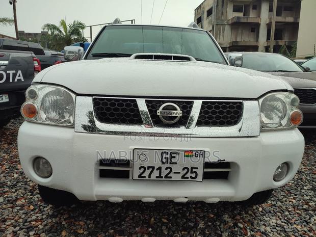 Nissan Hardbody 2014 White