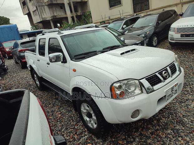Nissan Hardbody 2014 White