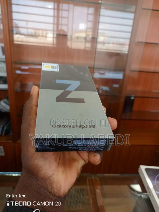 New Samsung Galaxy Z Flip 3 256 GB Black photo 2