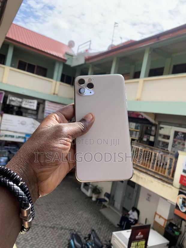 Apple iPhone 11 Pro Max 64 GB White photo 2
