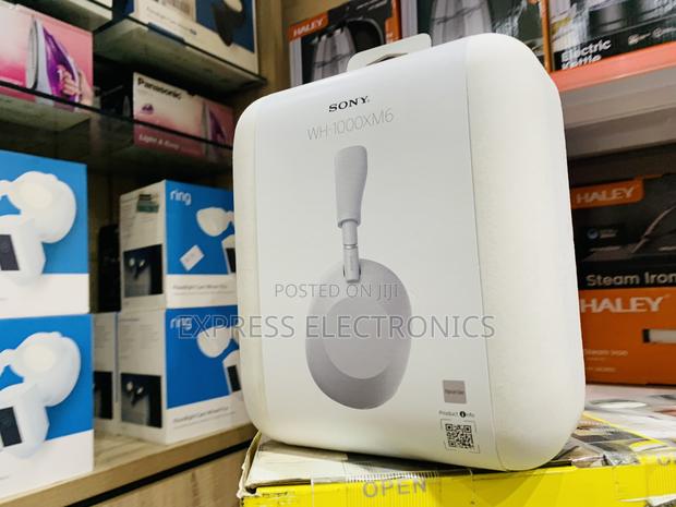 Stylish and Comfortable Sony Xm6 Head Set · Photo 2
