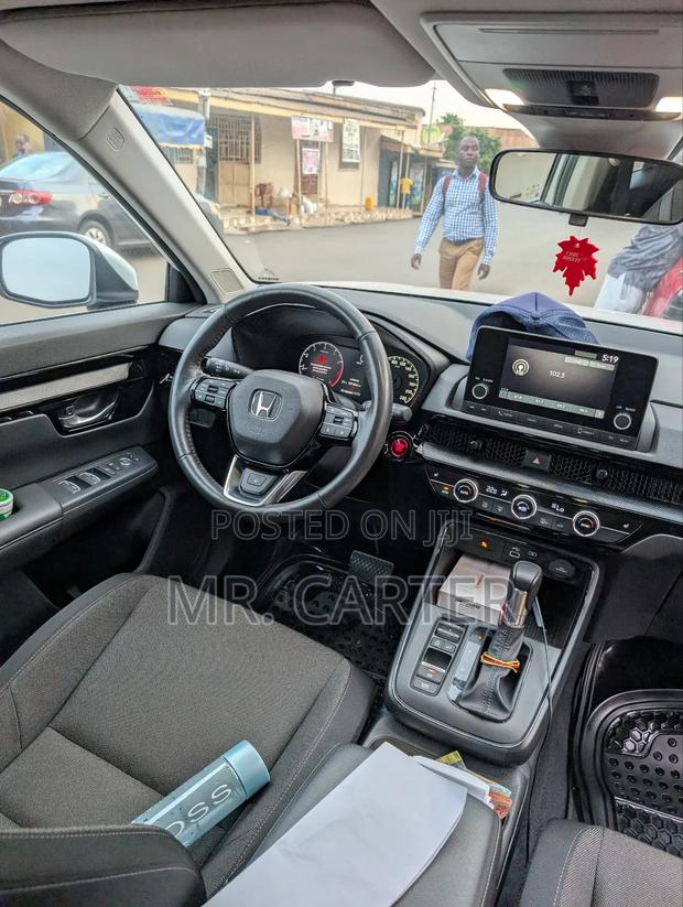 New Honda CR-V 2023 White photo 8