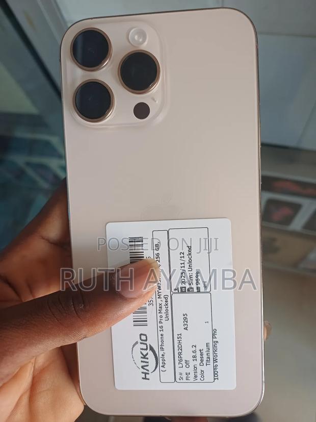 Apple iPhone 16 Pro Max 256 GB Gold · Photo 3