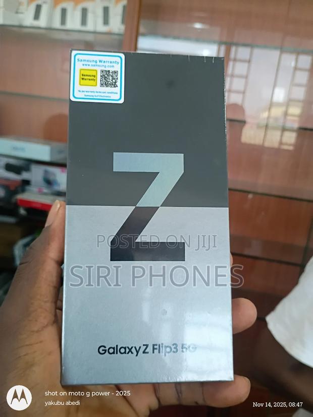 New Samsung Galaxy Z Flip3 5G 256 GB Black photo 4