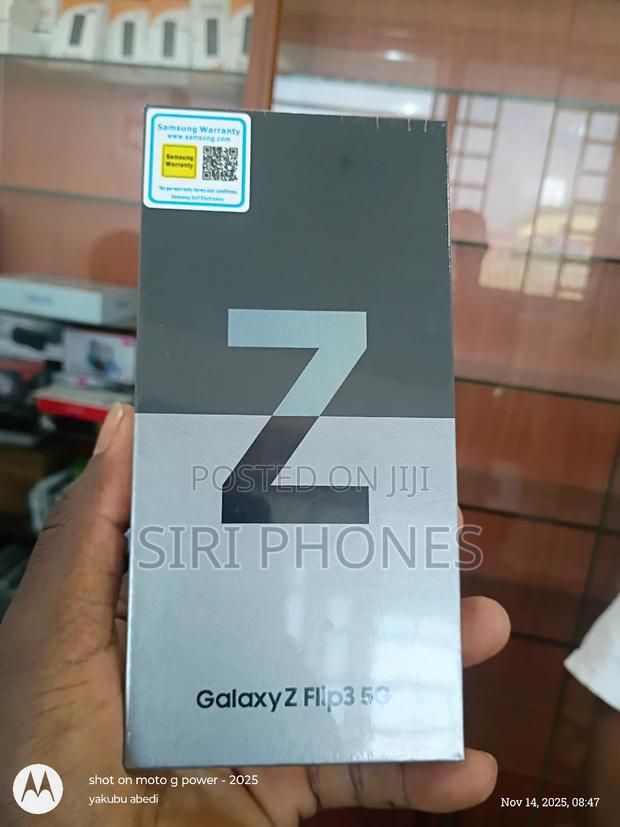 New Samsung Galaxy Z Flip3 5G 256 GB Black photo 5