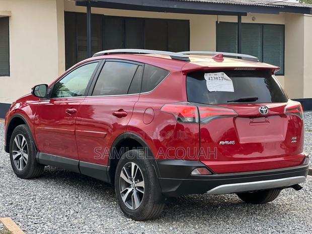 Toyota RAV4 XLE AWD (2.5L 4cyl 6A) 2017 Red photo 8