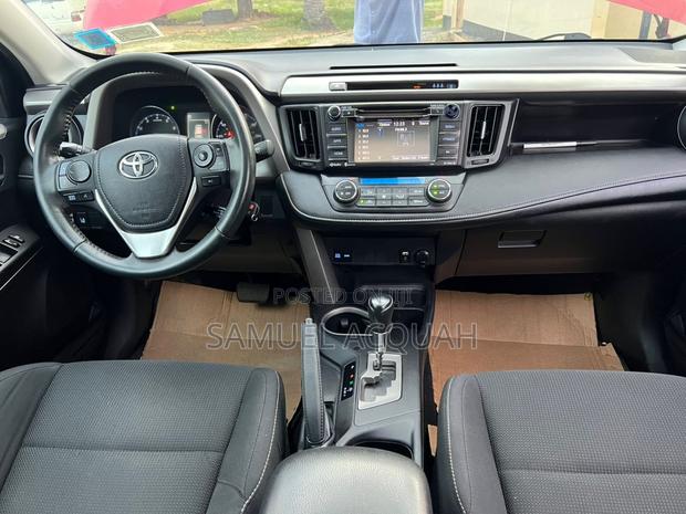 Toyota RAV4 XLE AWD (2.5L 4cyl 6A) 2017 Red photo 2