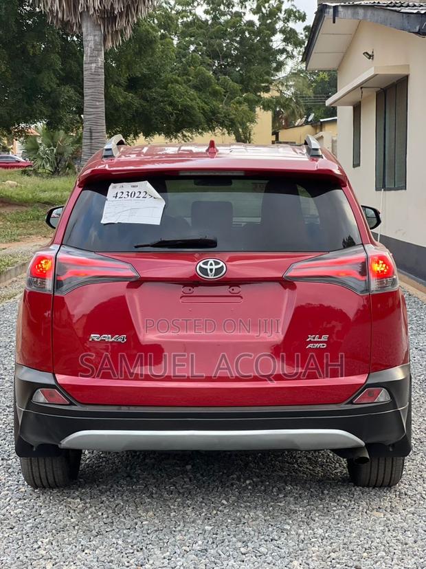 Toyota RAV4 XLE AWD (2.5L 4cyl 6A) 2017 Red photo 9