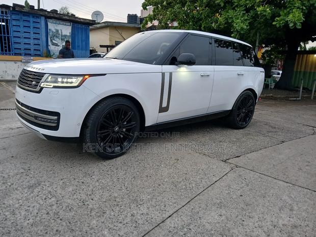 Land Rover Range Rover Evoque Dynamic SE 2024 White photo 2
