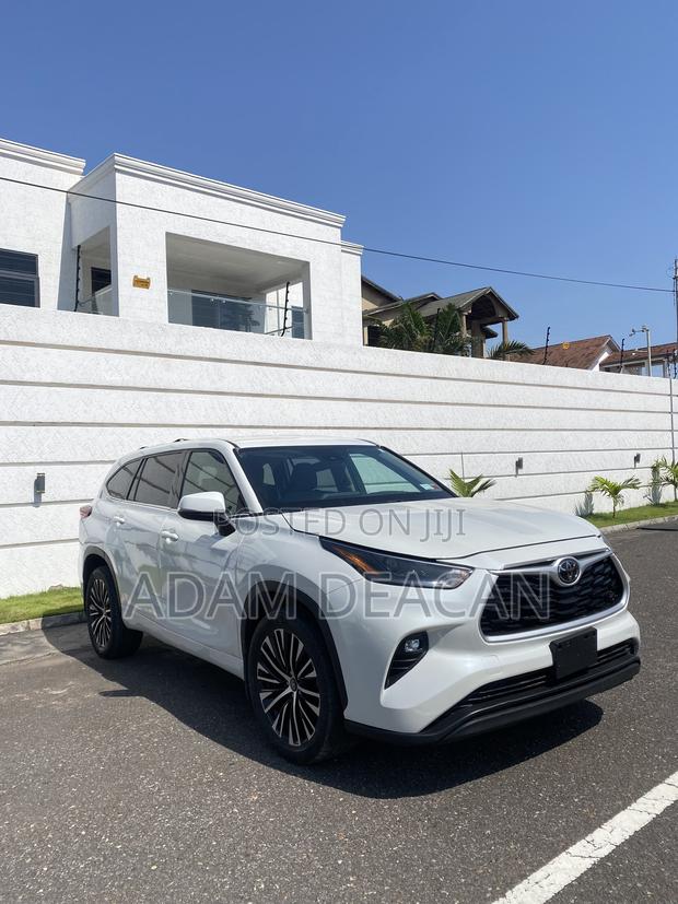 Toyota Highlander LE 2021 White