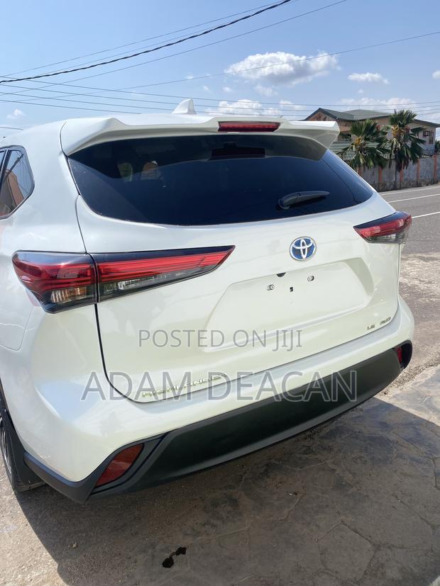 Toyota Highlander LE 2021 White