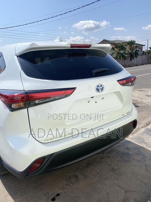 Toyota Highlander LE 2021 White
