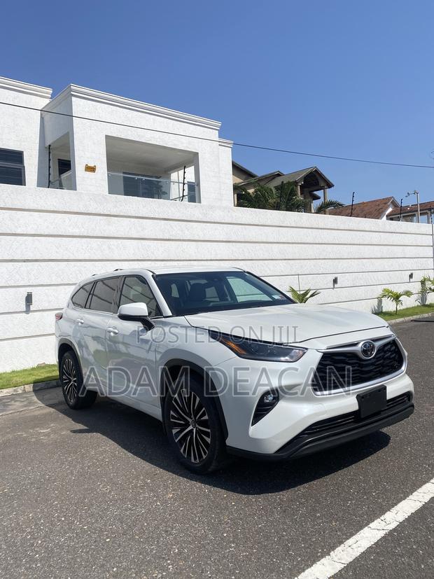 Toyota Highlander LE 2021 White