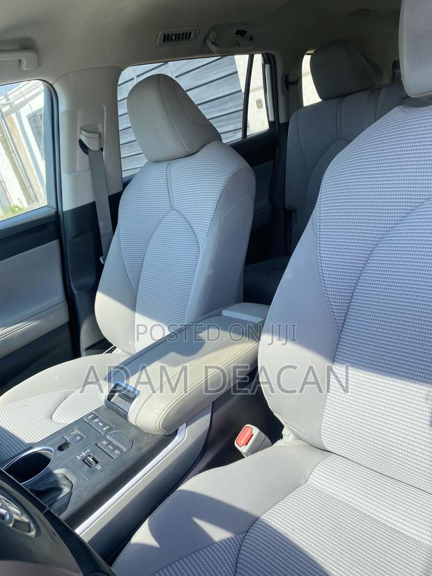 Toyota Highlander LE 2021 White