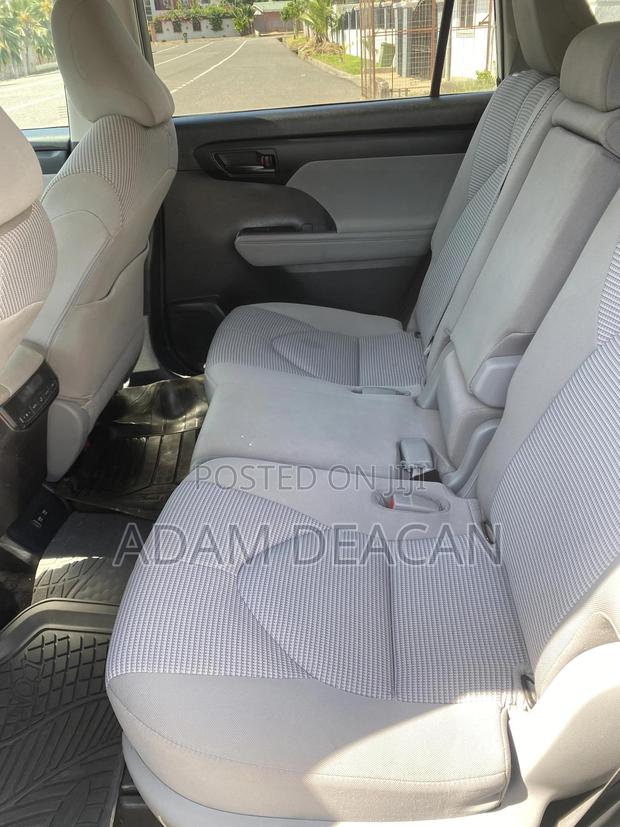 Toyota Highlander LE 2021 White