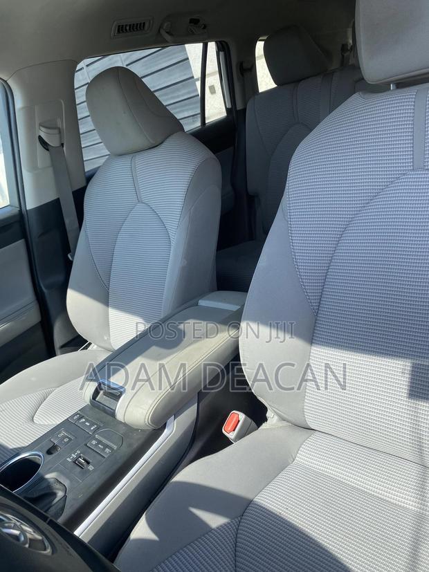 Toyota Highlander LE 2021 White