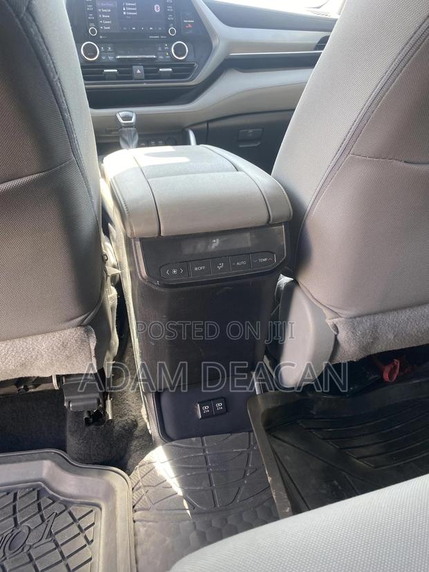 Toyota Highlander LE 2021 White