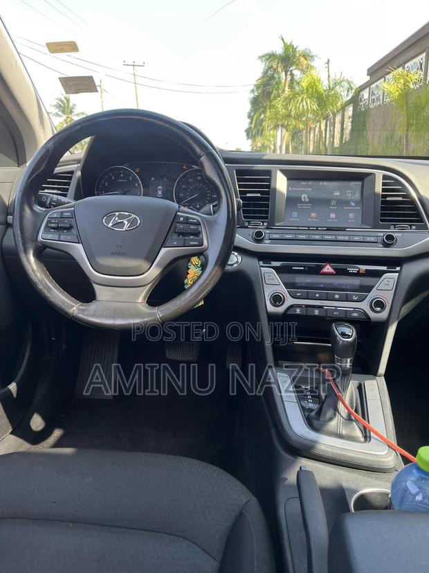 Hyundai Elantra Limited 2018 Black photo 4