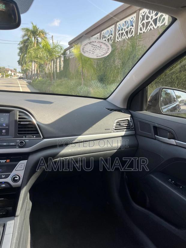 Hyundai Elantra Limited 2018 Black photo 3