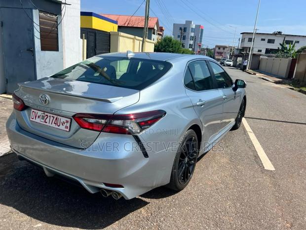 Toyota Camry SE 2021 Gray