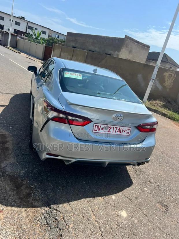 Toyota Camry SE 2021 Gray