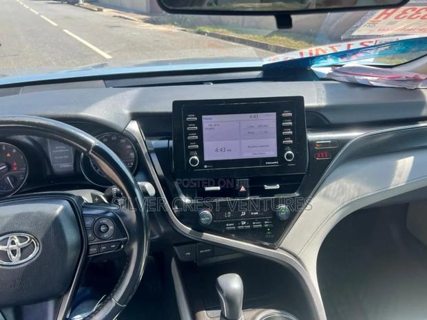 Toyota Camry SE 2021 Gray