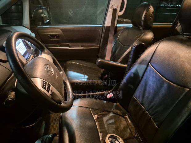 Toyota Voxy 2012 Gray