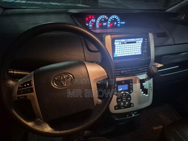 Toyota Voxy 2012 Gray