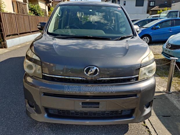 Toyota Voxy 2012 Gray