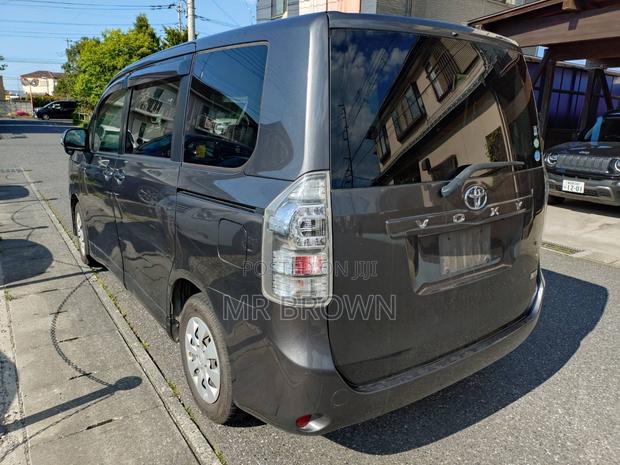 Toyota Voxy 2012 Gray