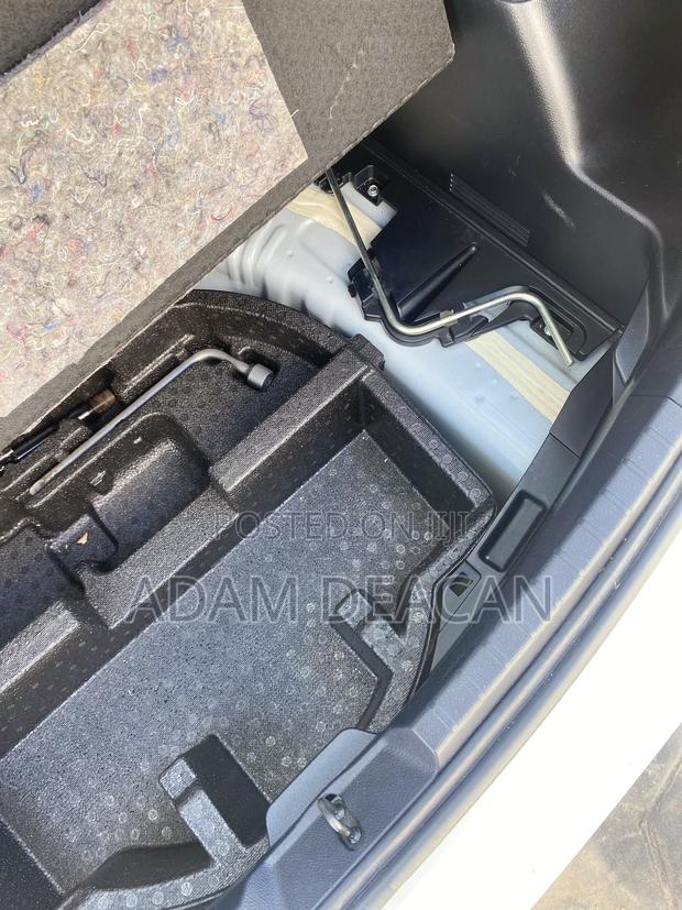 Toyota Vitz 1.3 AWD 3dr 2012 White