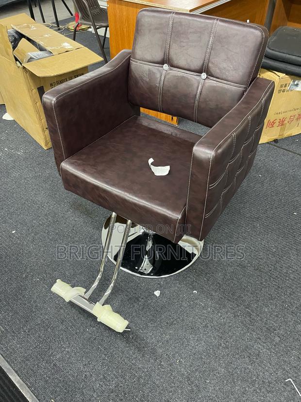 Quality Leader Barbering Chair · Photo 4
