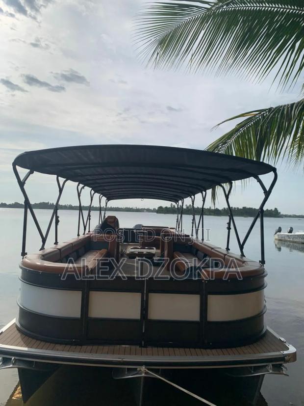 Pantone Boat photo 5