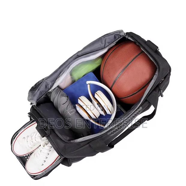 Waterproof Travel Duffel Weekend Workout Overnight Bag · Photo 4