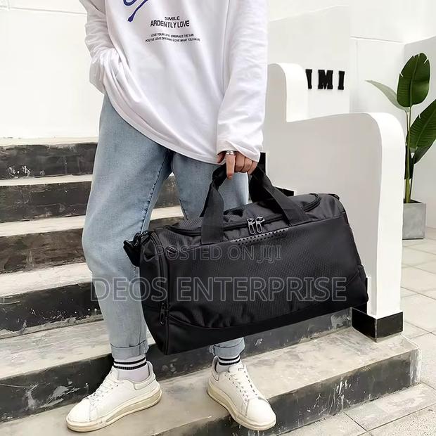 Waterproof Travel Duffel Weekend Workout Overnight Bag · Photo 3