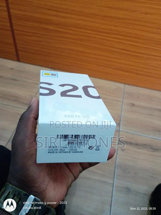 New Samsung Galaxy S20 FE 128 GB Black · Photo 3