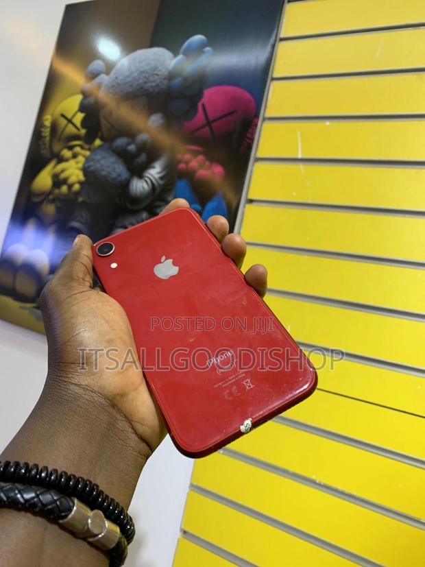 Apple iPhone XR 128 GB Red photo 3