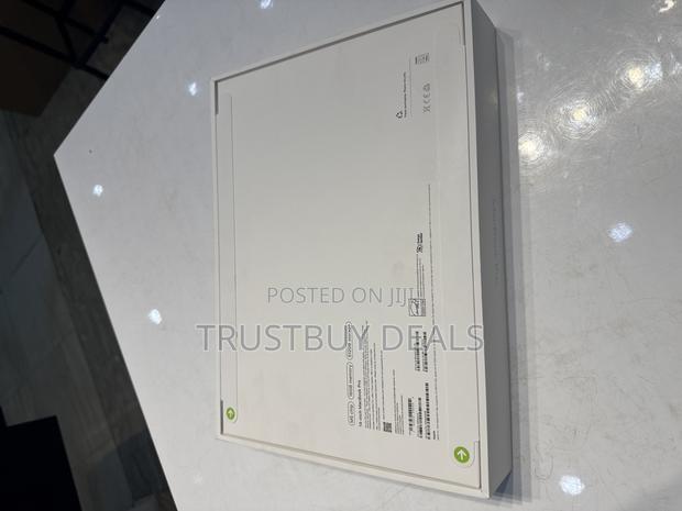 New Laptop Apple Macbook Pro 2025 M5 14-Inch 16GB SSD 512GB photo 3